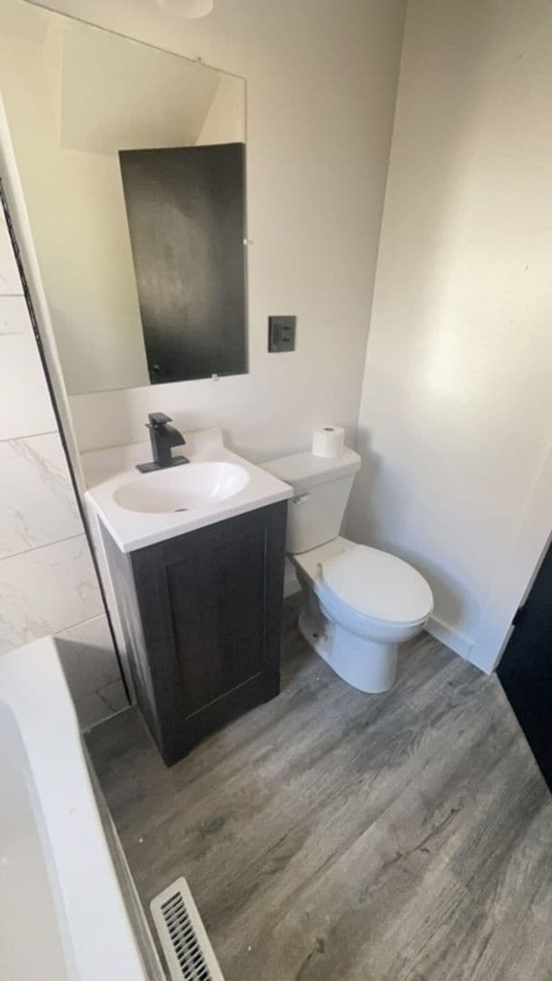 Building Photo - 4 Bedroom Single Family Home Available!