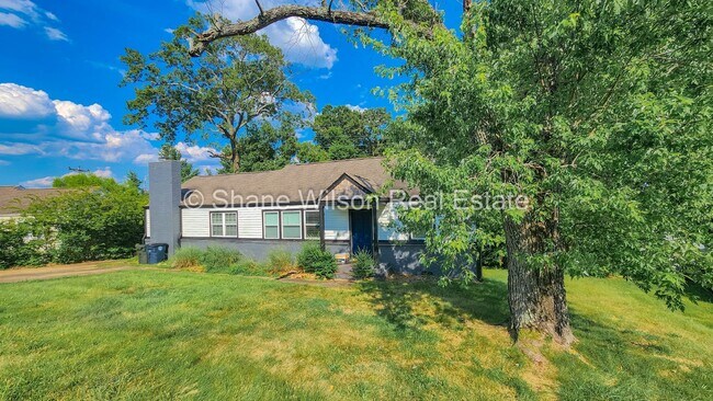 Building Photo - 3 BR / 1 BA East Ridge home for lease!
