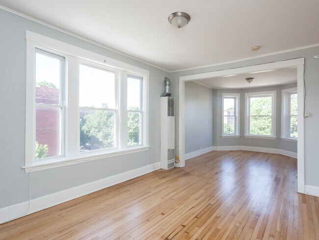Building Photo - 901 N Mozart St