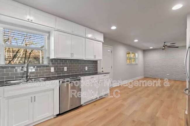 Building Photo - 5312 Odessa Ave