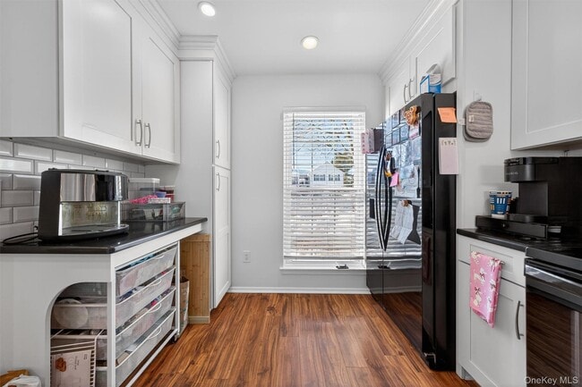 Building Photo - 12 Brook Dr