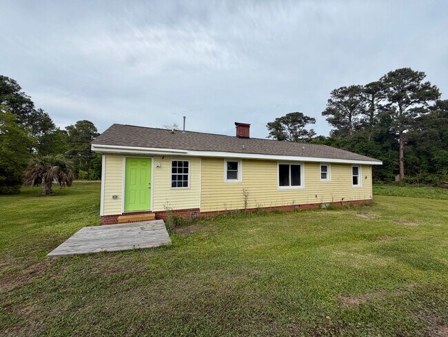 Building Photo - Coming Soon! Masonboro-south Wilmington location charming country home