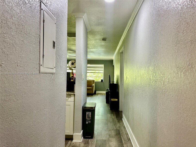 Building Photo - 15430 SW 82nd Ln
