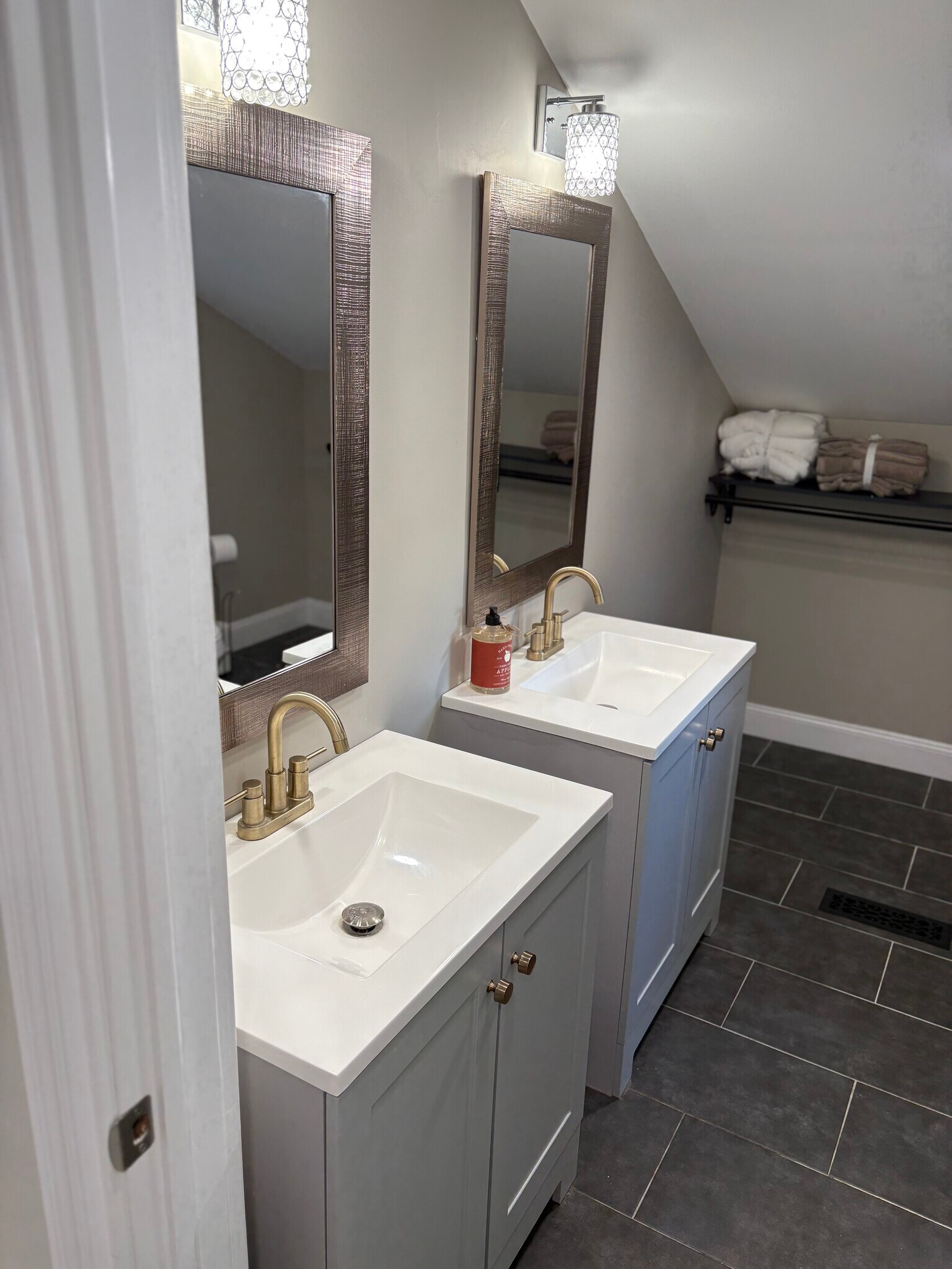 Building Photo - 11 Post Rd