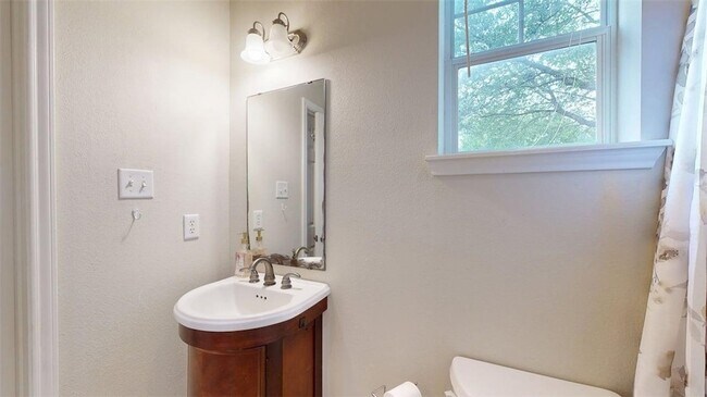 Building Photo - 4307 Spring Hill Drive