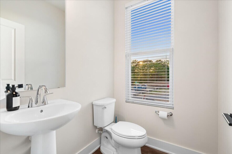 Building Photo - 820 Hamilton St