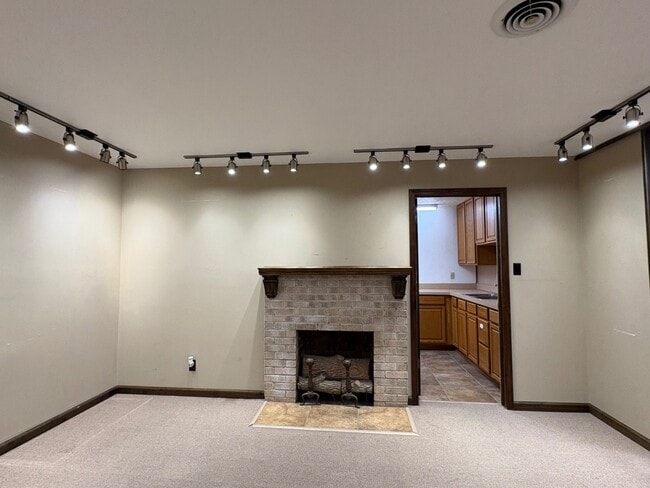 Building Photo - 1207 W Main St