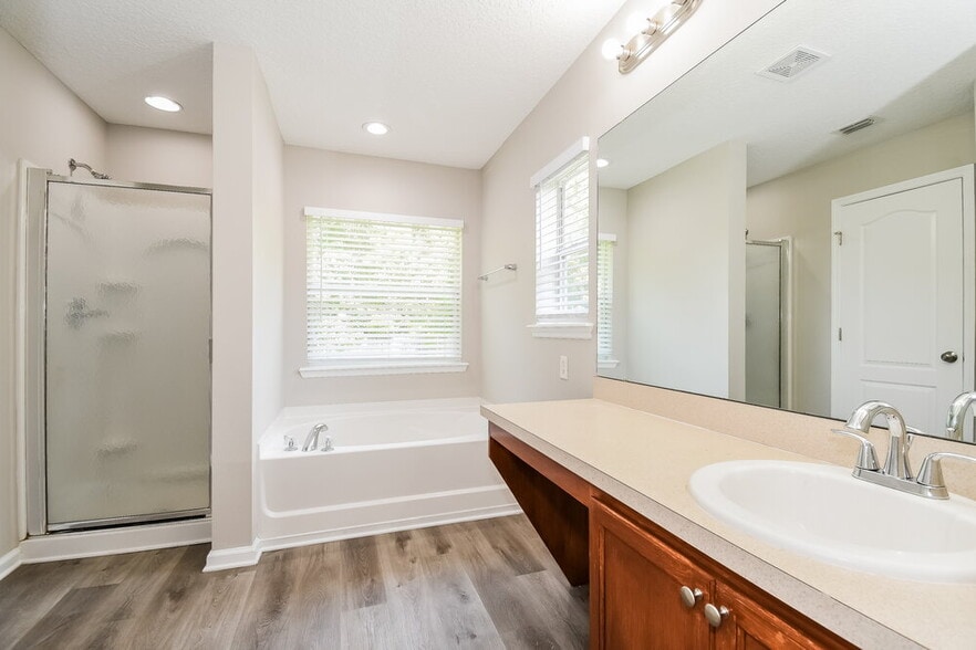Building Photo - 76309 Deerwood Dr