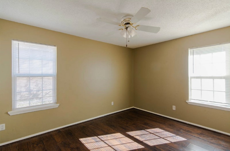 Building Photo - 830 E Linda Dr