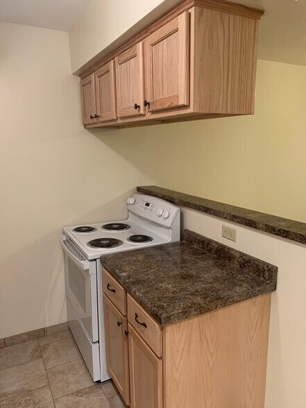 Building Photo - 689 Snelling Ave S