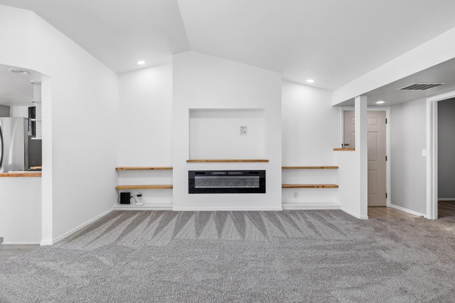 Building Photo - 355 Elm St N