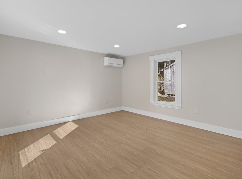 Building Photo - 40 Cedar St