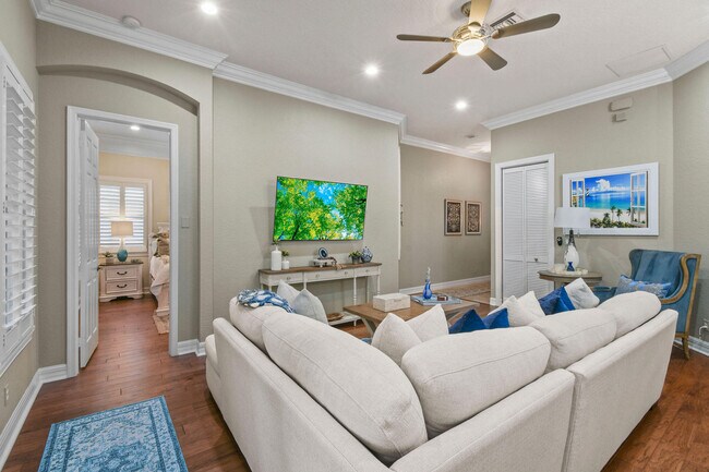 Building Photo - 167 Arklow Ave