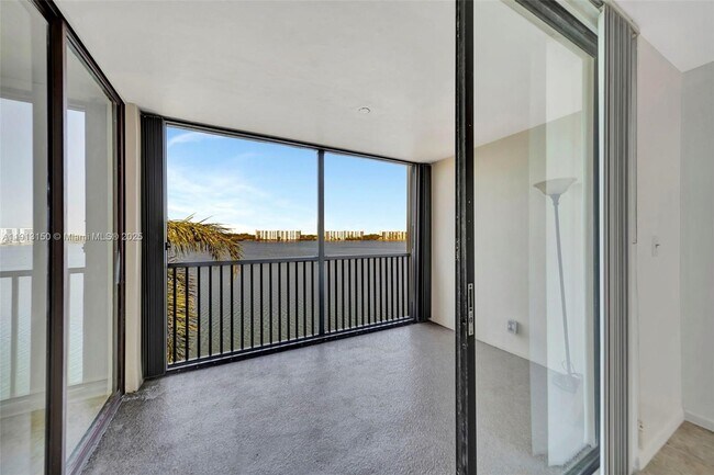 Building Photo - 117 Lake Emerald Dr