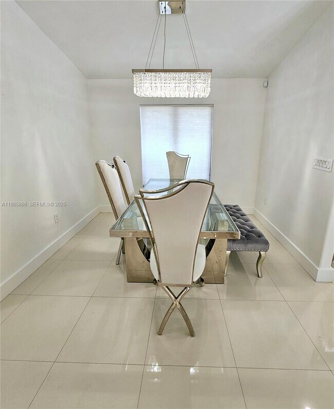 Building Photo - 16138 SW 154th Ct