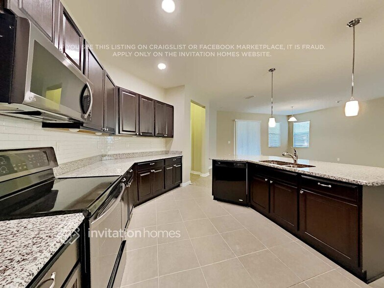 Building Photo - 2316 Avellino Ave