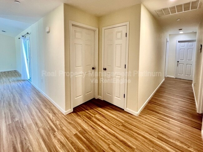 Building Photo - 6646 E Montecito Ave