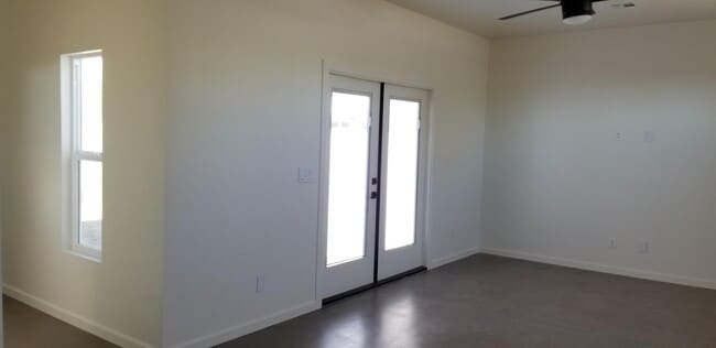 Building Photo - 2334 N Evergreen St