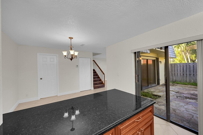 Building Photo - 128 Lake Arbor Dr