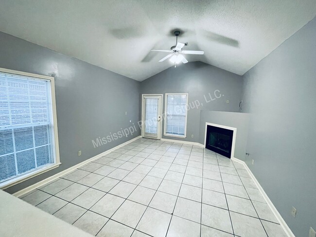 Building Photo - For Rent - 3BR/2BA + Garage