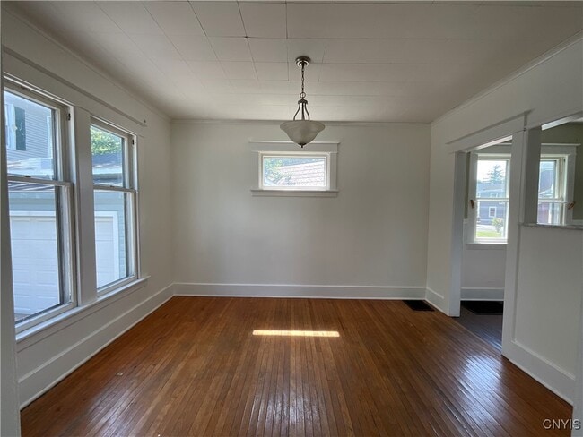 Building Photo - 700 Nellis St