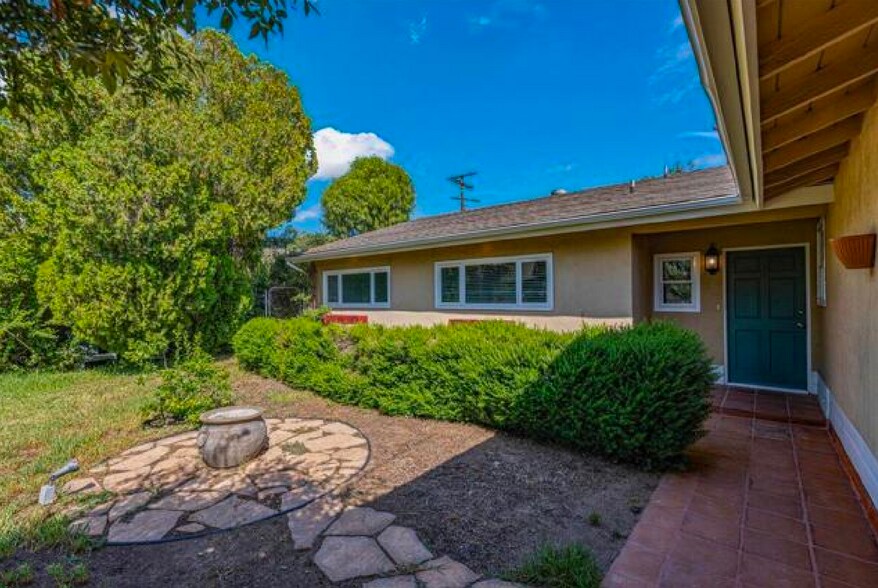 Building Photo - 9541 Debra Ave