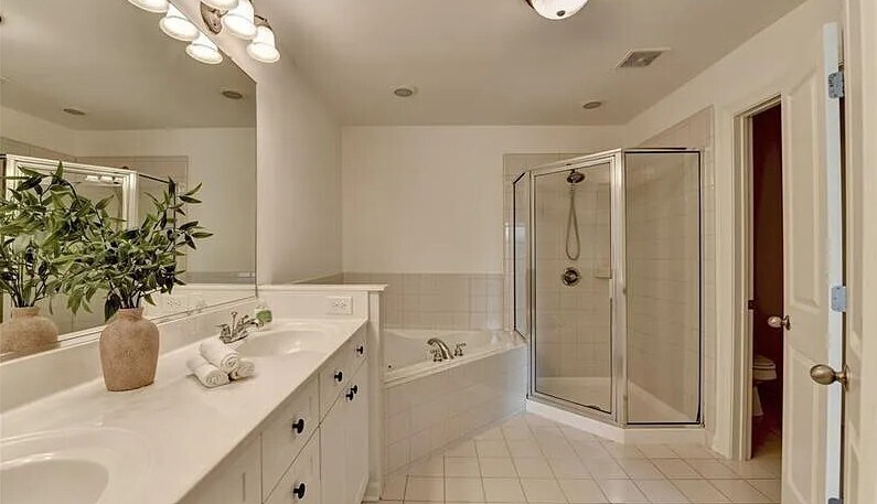 Building Photo - 10898 Gallier St