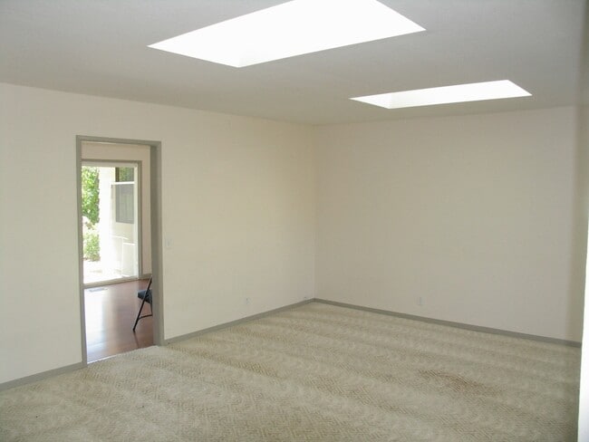 Building Photo - Nice Home in Hillsboro