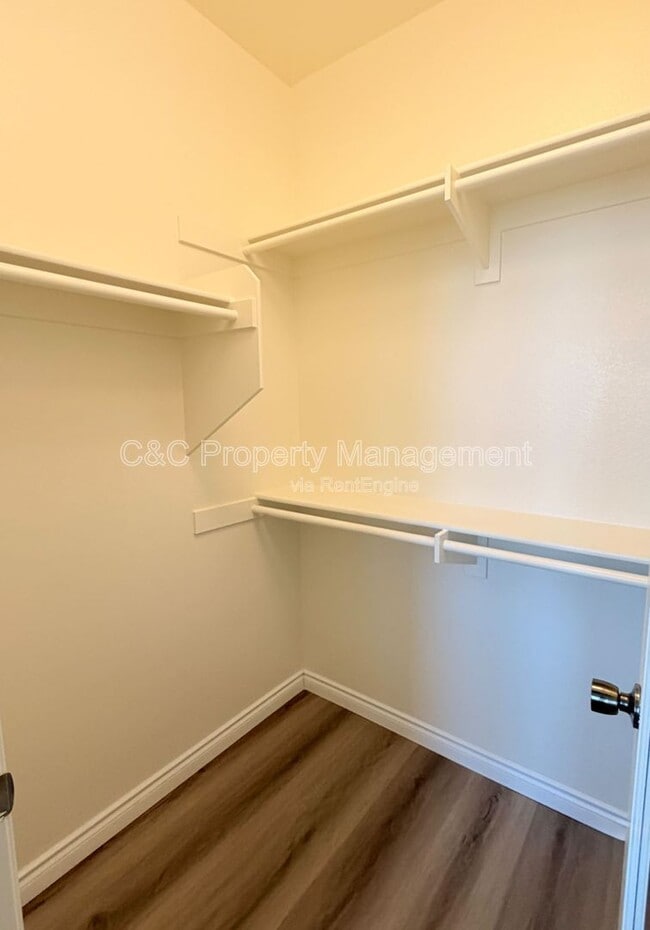 Building Photo - 24724 Ambervalley Ave