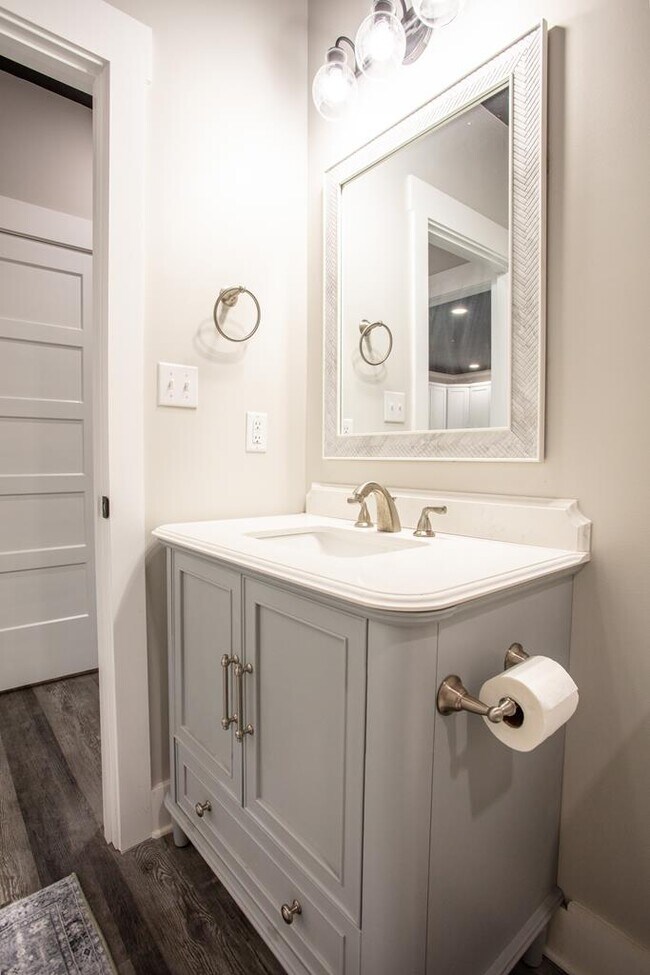 Building Photo - 823 Meridian Rd