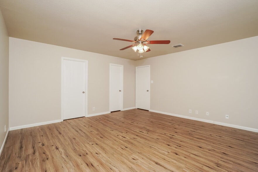 Building Photo - 120 Bay Willow