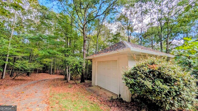 Building Photo - 2939 Rivercrest Dr