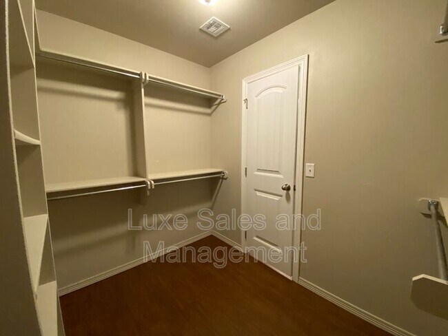 Building Photo - 2116 Buena Vida Ln