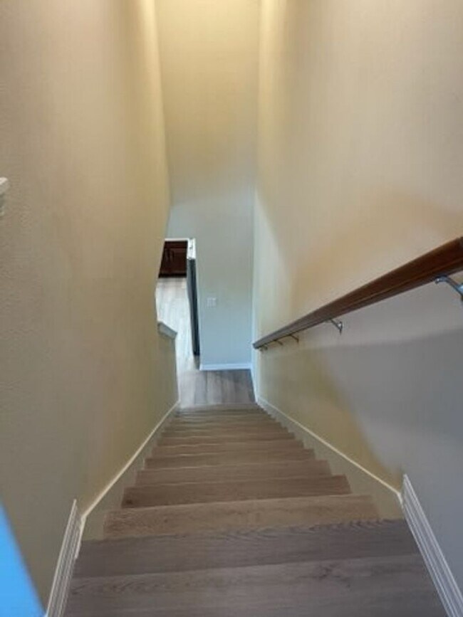 Building Photo - 3 Bed 2.5 Bath Tech Savy Corner Townhouse in Windermere