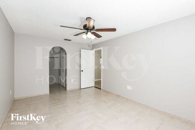 Building Photo - 1516 Vista Lake Cir