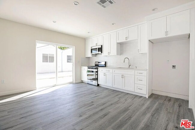 Building Photo - 6817 Bertrand Ave