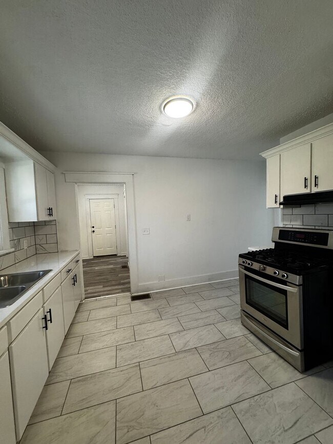 Building Photo - Adorable home located near Amarillo College 3/1/1