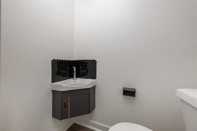 Building Photo - 6107 Bullard Dr