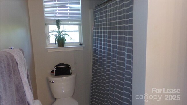 Building Photo - 17804 Delmas Dr