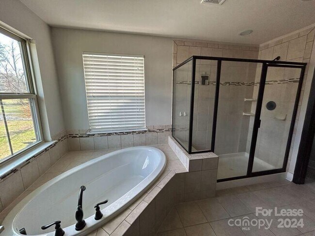 Building Photo - 2507 Alyssa Ln