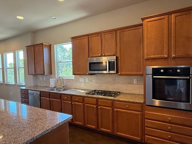 Building Photo - Executive Evergreen Valley Townhome