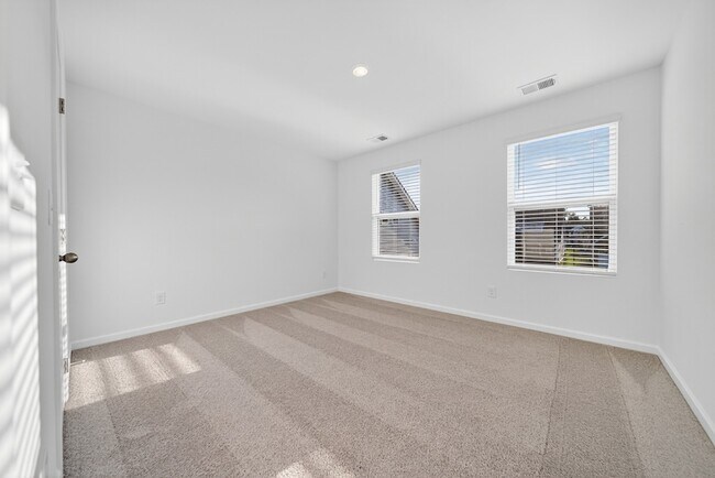 Building Photo - 124 Limbury Ct