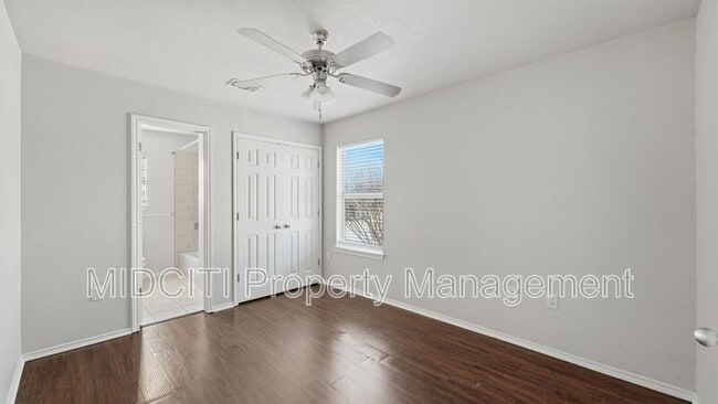 Building Photo - 1121 Brown Rock Dr