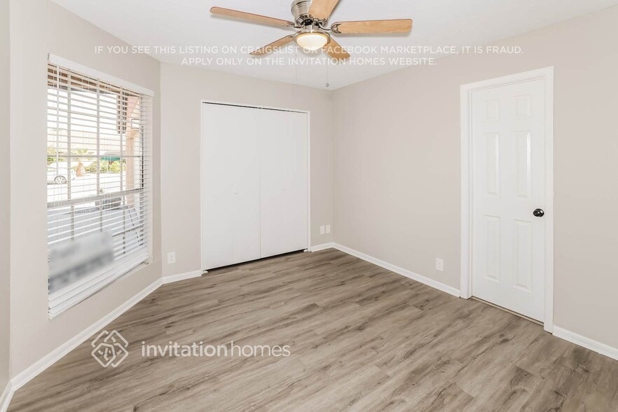 Building Photo - 7125 W Laurel Ln