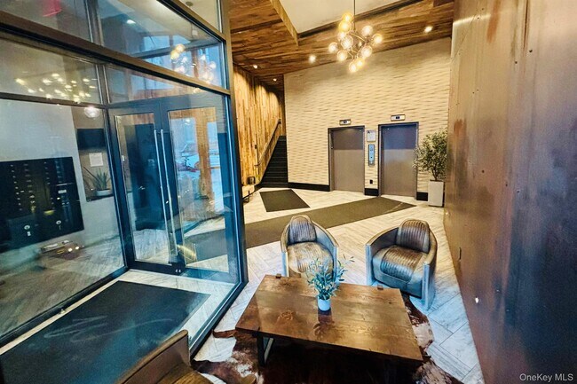 Building Photo - 47 Bridge St