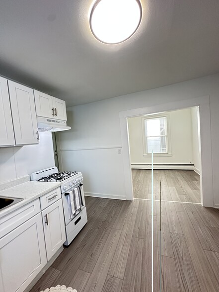 Building Photo - 176 Pearl St