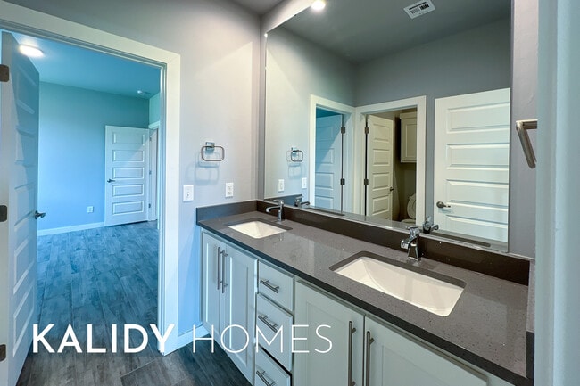 Building Photo - 217 Olde Ml Ct