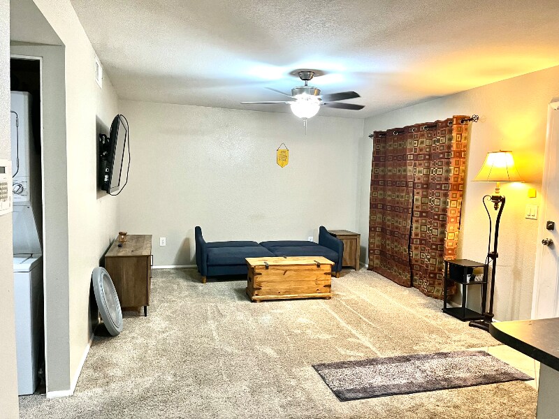 Building Photo - 1014 E Spence Ave