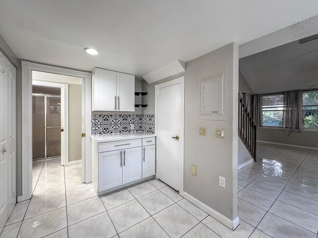 Building Photo - 3662 SW Sunset Trace Cir