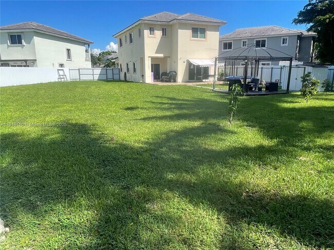 Building Photo - 3102 NE 3rd Dr